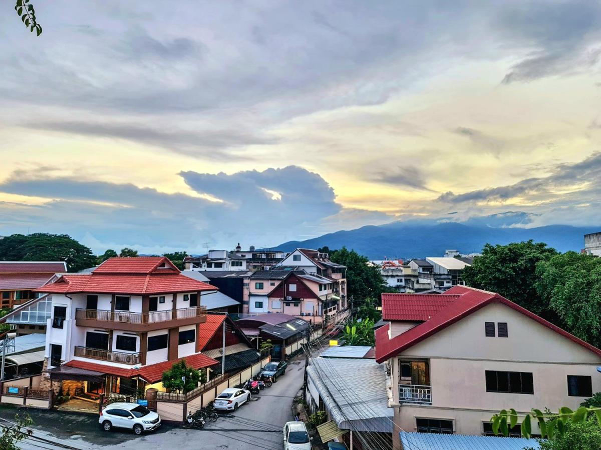 Bed And Terrace Guesthouse Chiang Mai Exterior photo